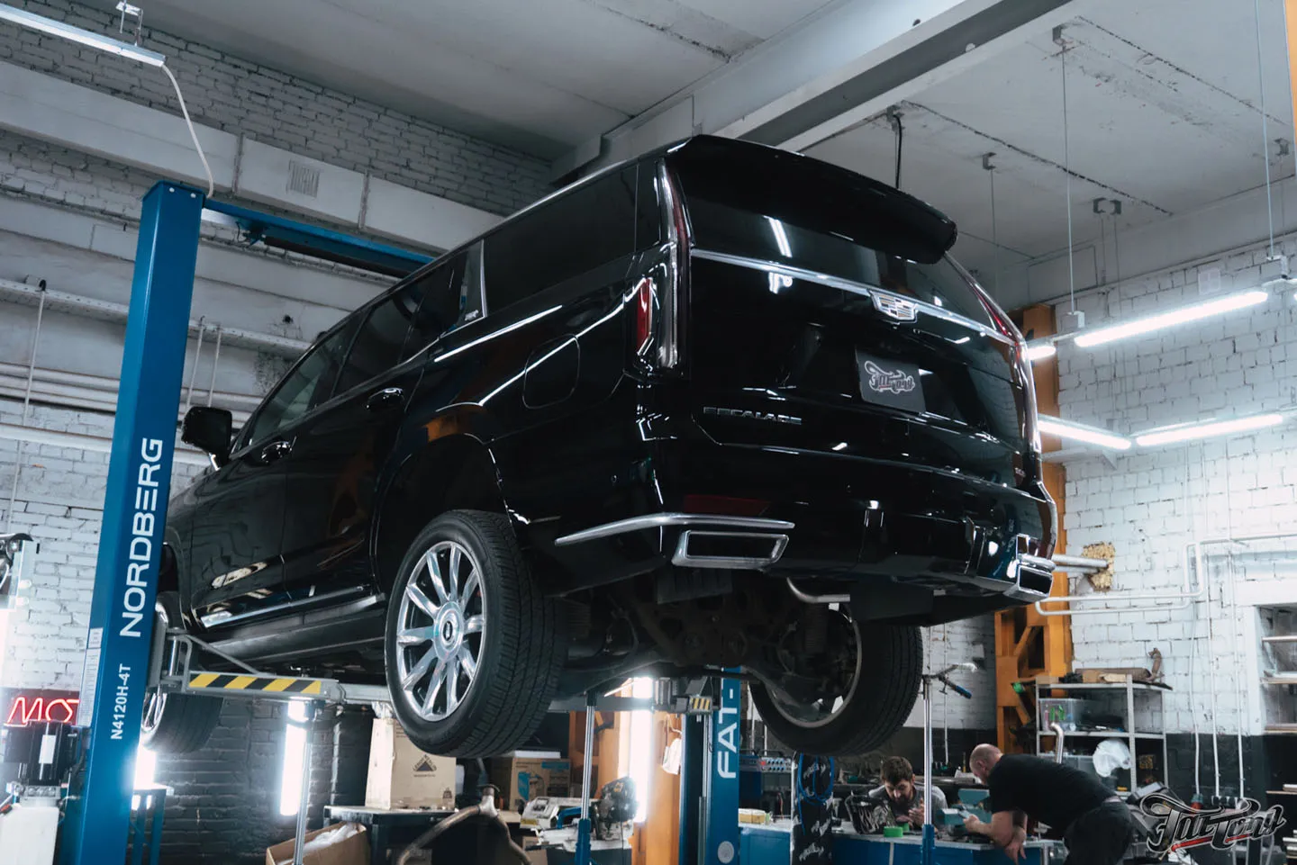 Построили выхлопную систему на Cadillac Escalade нового поколения